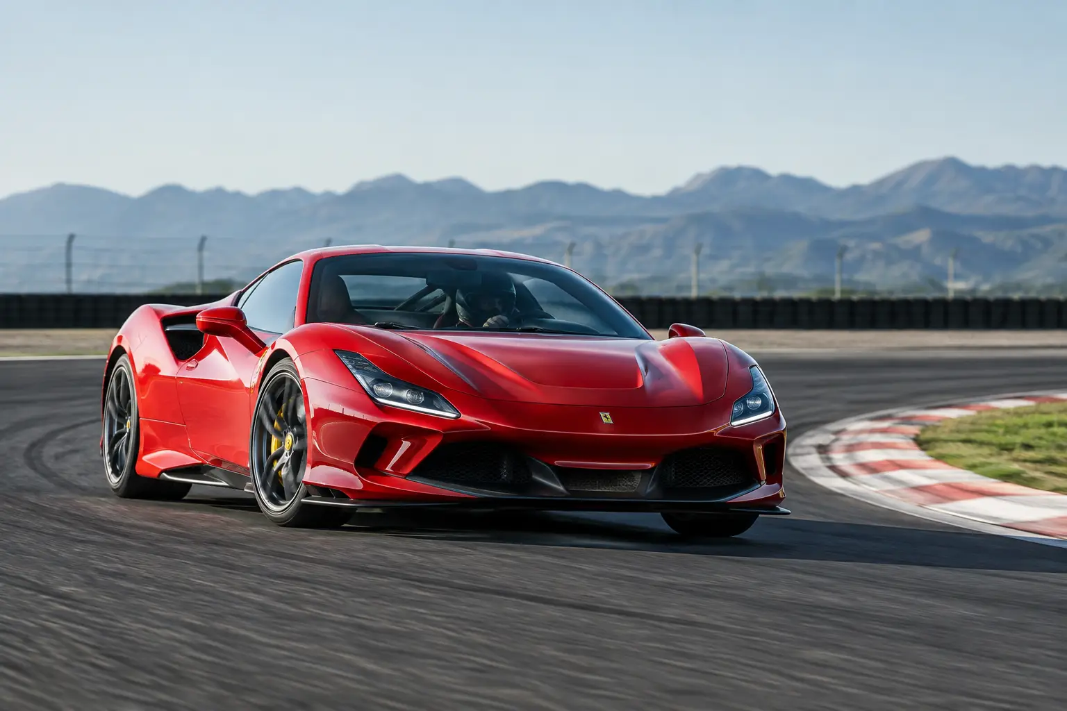 Guidare supercar in pista con controllo